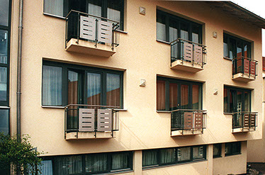 Balkon- Stahlgeländer mit Stahlplatten