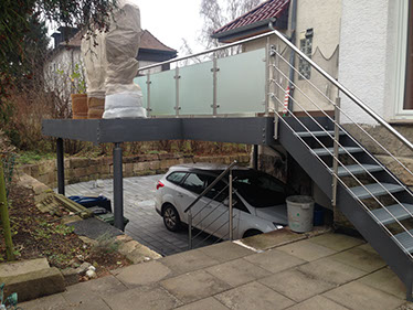 Terrasse mit Edelstahlgeländer