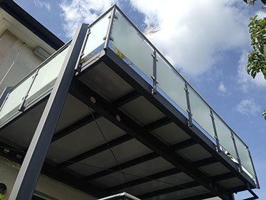 Balkon aus Stahlkonstruktion