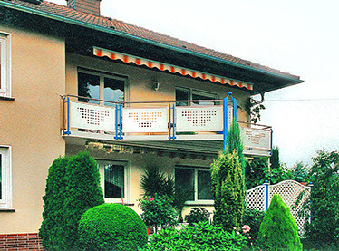 Terrasse mit Geländer