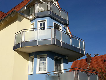 Balkon- Ganzglasgeländer