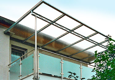 Überdachung mit Plexiglasplatten